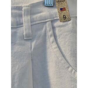 VIBRANT m.i.u Size 9 
SNOW Edge Fray White Denim